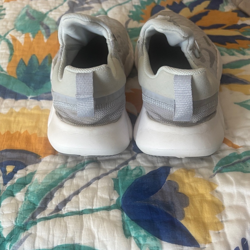 Nike Men's Free Tun 5.0 Light Gray and White Athletic Shoes - Picture 3 of 5